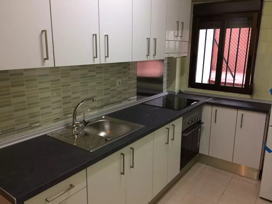 Immagine 7 di Camera in affitto  in Carrer Germans Villalonga a Valencia