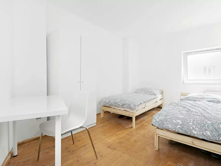 Immagine 2 di Camera condivisa in affitto  in Emdenzeile a Berlin