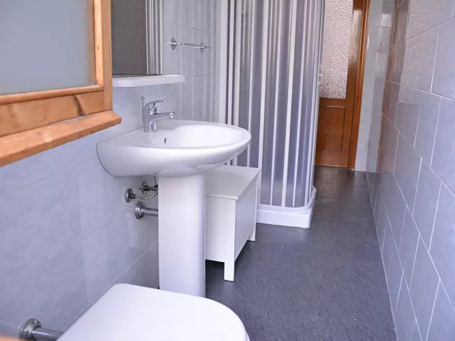 Immagine 8 di Camera in affitto  in Via Pola a Cagliari