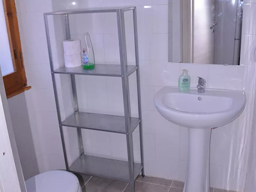 Immagine 3 di Camera in affitto  in Via Lombardia a Cagliari