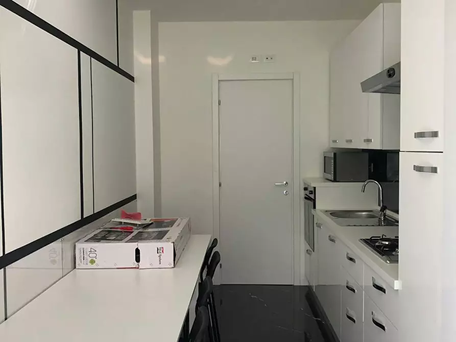 Immagine 10 di Camera condivisa in affitto  in Via Louis Pasteur a Milano