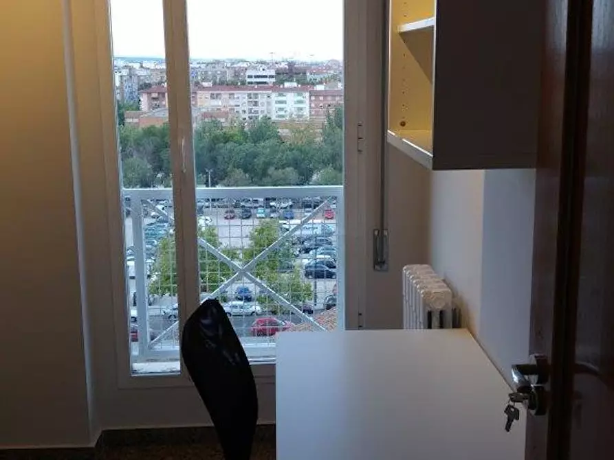 Immagine 3 di Camera in affitto  in Calle Colegiata de Bolea a Zaragoza