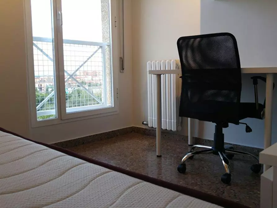 Immagine 1 di Camera in affitto  in Calle Colegiata de Bolea a Zaragoza