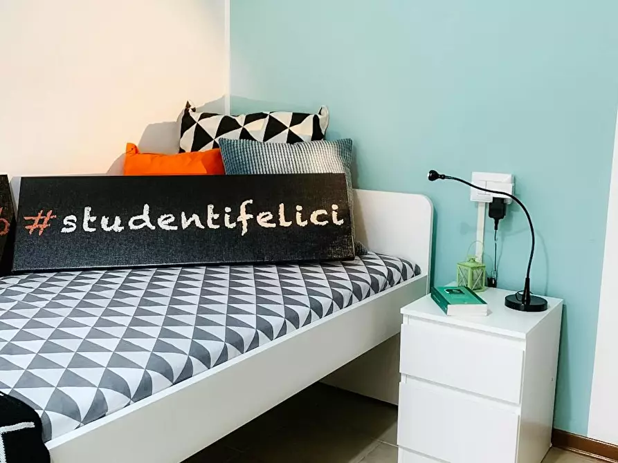 Immagine 2 di Camera in affitto  in Via Goffredo Mameli a Verona