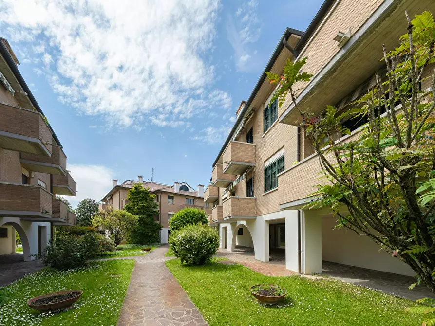 Immagine 6 di Camera in affitto  in Via dei Giacinti a Padova