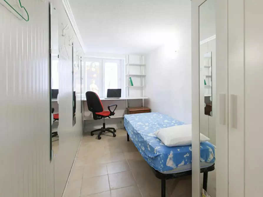 Immagine 2 di Camera in affitto  in Via Neera a Milano