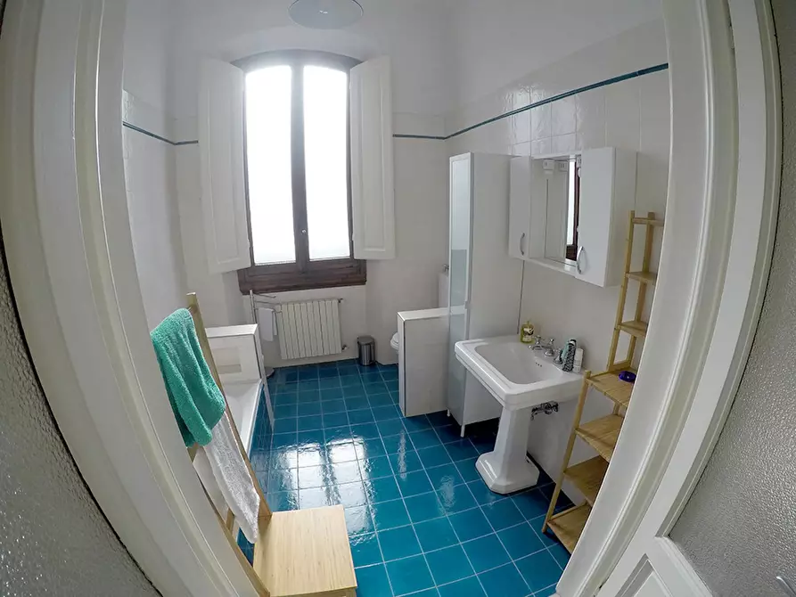 Immagine 10 di Camera in affitto  in Via della Cernaia a Firenze