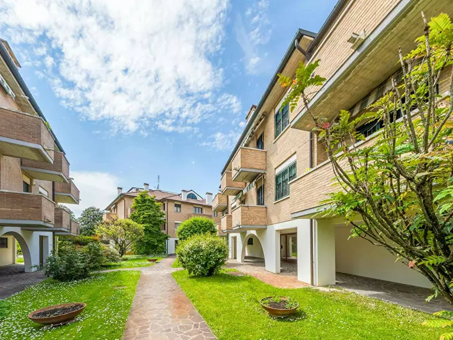 Immagine 7 di Camera in affitto  in Via dei Giacinti a Padova