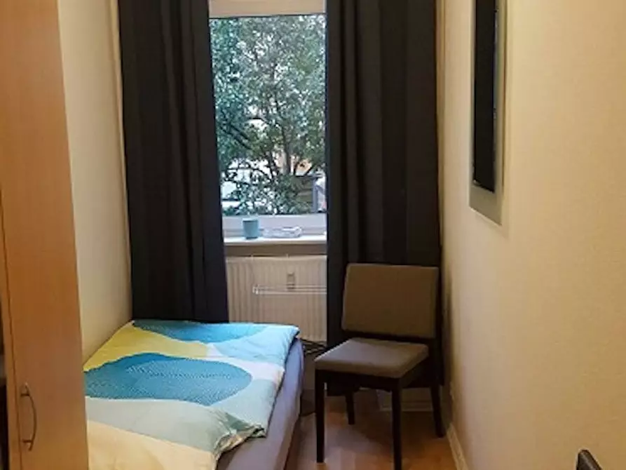 Immagine 1 di Camera in affitto  in Thulestraße a Berlin
