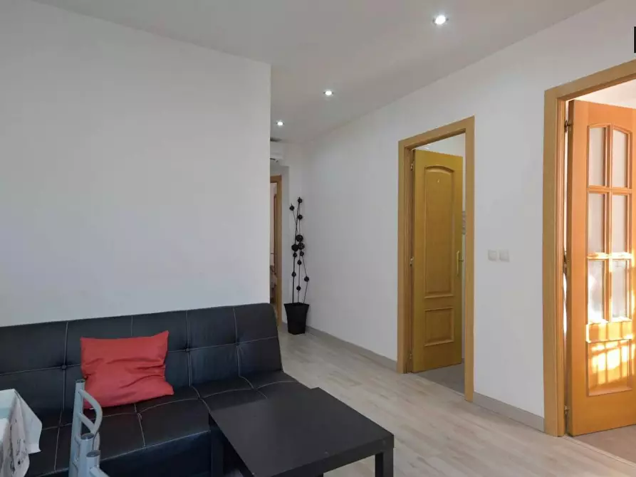 Immagine 3 di Appartamento in affitto  in Calle de la Virgen a Madrid