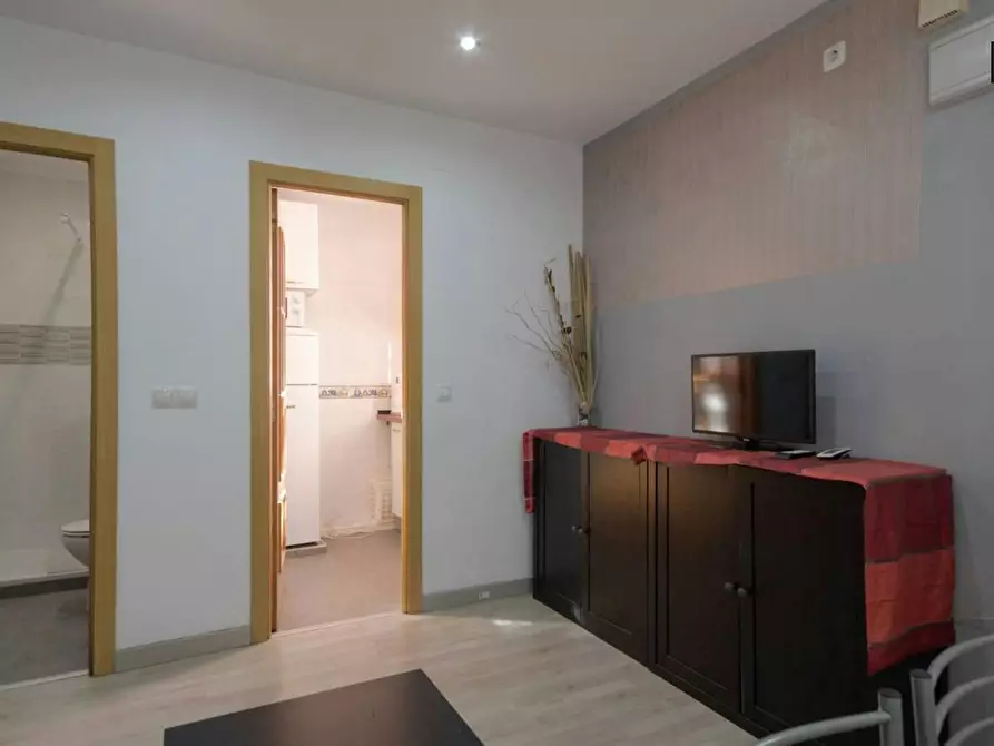 Immagine 2 di Appartamento in affitto  in Calle de la Virgen a Madrid