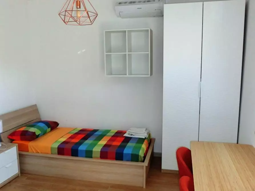 Immagine 6 di Camera in affitto  in Via Risorgimento a Cologno Monzese