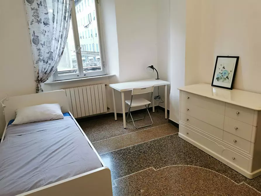 Immagine 6 di Camera condivisa in affitto  in Via Venezia a Genova