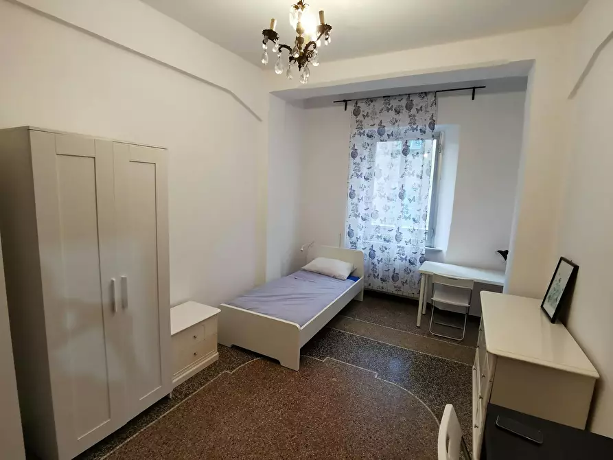 Immagine 4 di Camera condivisa in affitto  in Via Venezia a Genova