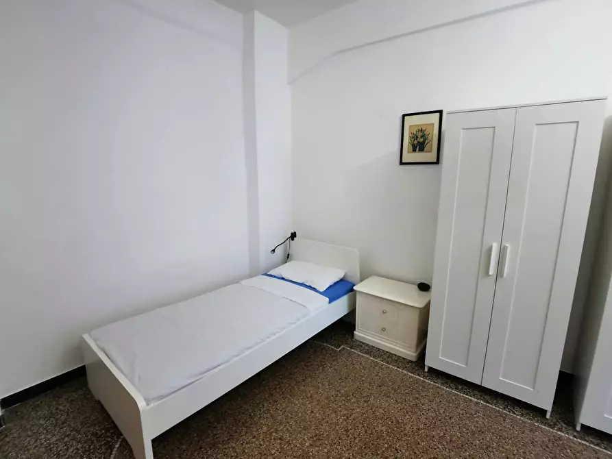 Immagine 5 di Camera condivisa in affitto  in Via Venezia a Genova