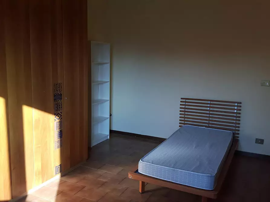 Immagine 6 di Camera in affitto  in Strada Buffolara a Parma