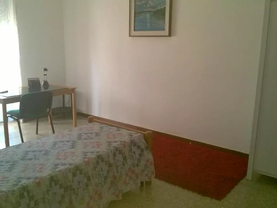 Immagine 4 di Camera in affitto  in Via Carlo Pisacane a Torino
