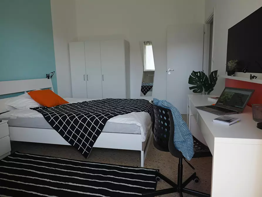 Immagine 3 di Camera in affitto  in Via Amedeo Ugolini a Torino