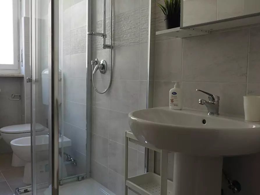 Immagine 8 di Camera in affitto  in Via Amedeo Ugolini a Torino