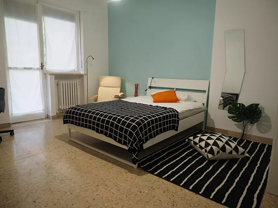 Immagine 1 di Camera in affitto  in Via Amedeo Ugolini a Torino