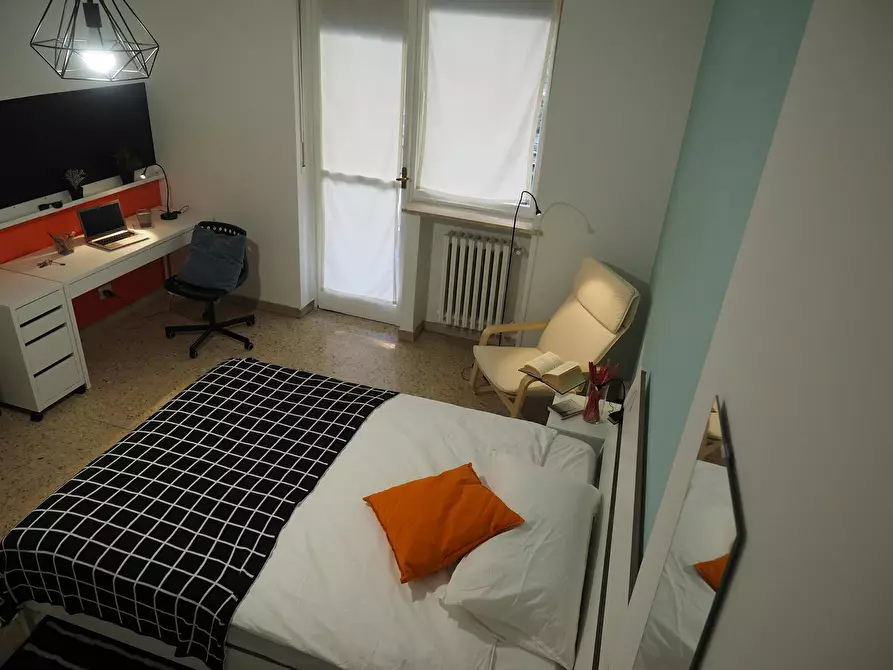 Immagine 4 di Camera in affitto  in Via Amedeo Ugolini a Torino