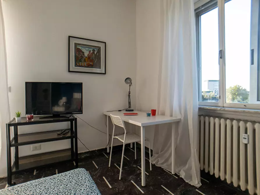 Immagine 4 di Camera in affitto  in Via Francesco Baracca a Sesto San Giovanni
