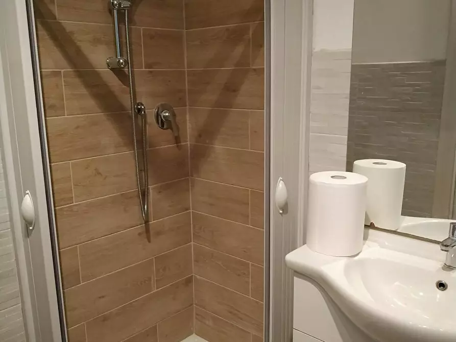 Immagine 6 di Camera in affitto  in Via Urbino a Torino