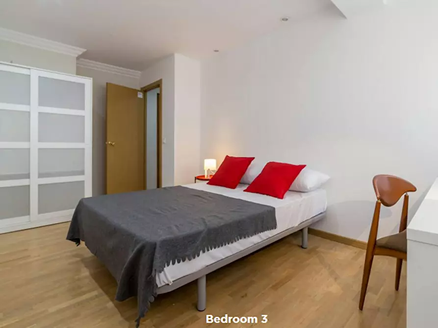 Immagine 2 di Camera in affitto  in Passatge Doctor Bartual Moret a Valencia