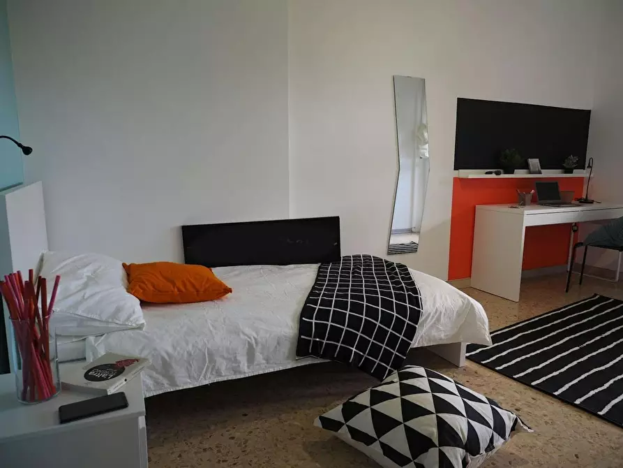 Immagine 2 di Camera in affitto  in Via Amedeo Ugolini a Torino