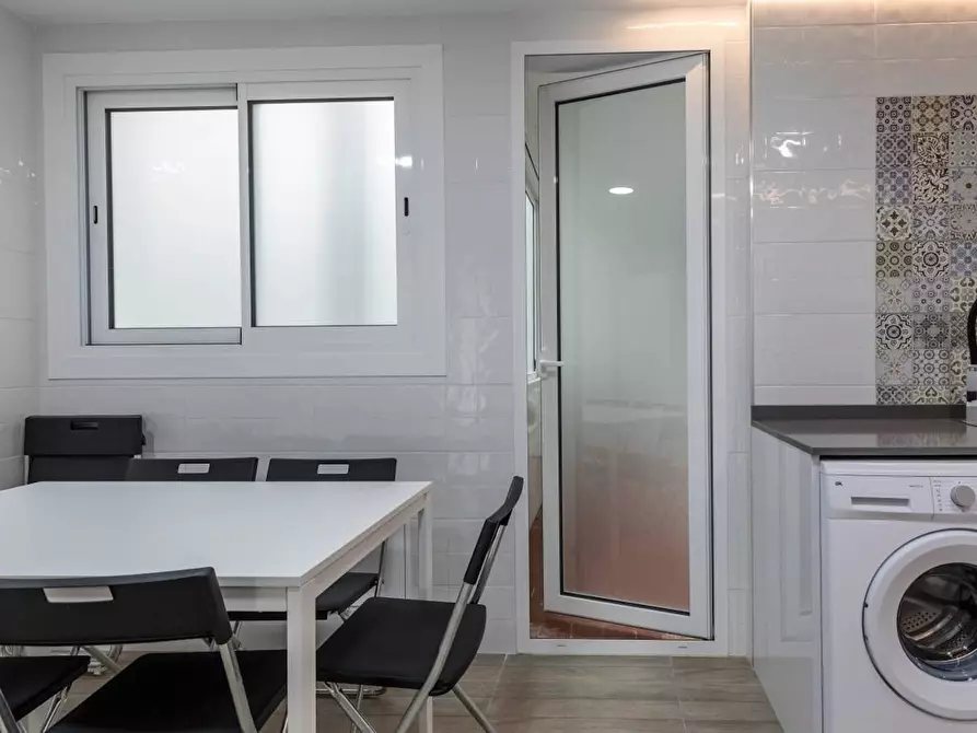 Immagine 10 di Camera in affitto  in Calle Periodista Azzati a Valencia