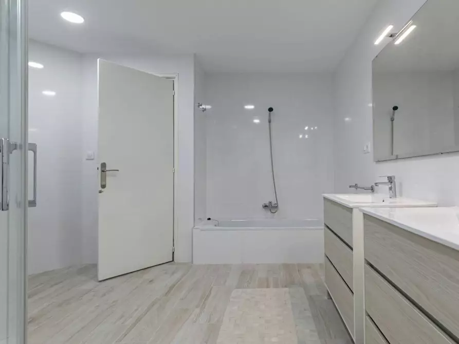 Immagine 8 di Camera in affitto  in Calle Periodista Azzati a Valencia