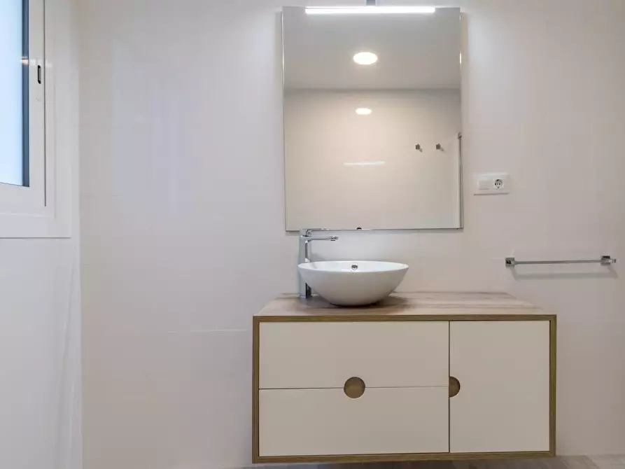 Immagine 6 di Camera in affitto  in Calle Periodista Azzati a Valencia