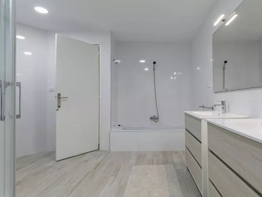 Immagine 8 di Camera in affitto  in Calle Periodista Azzati a Valencia