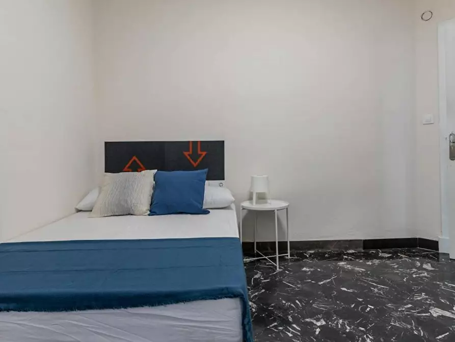 Immagine 1 di Camera in affitto  in Calle Periodista Azzati a Valencia