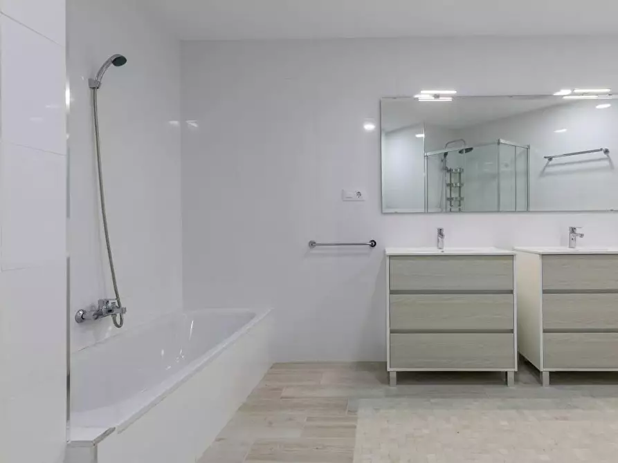 Immagine 9 di Camera in affitto  in Calle Periodista Azzati a Valencia