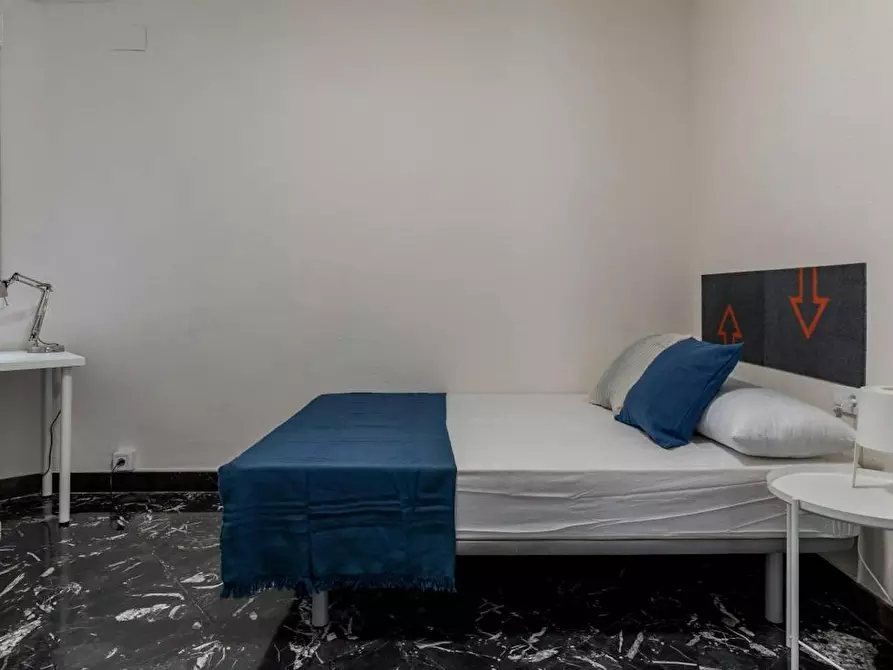 Immagine 2 di Camera in affitto  in Calle Periodista Azzati a Valencia