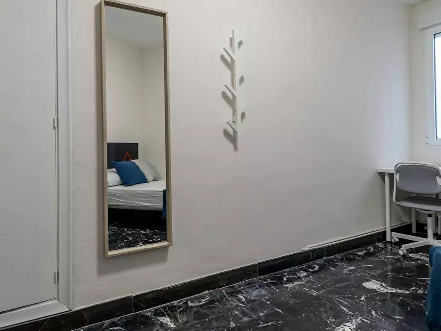 Immagine 3 di Camera in affitto  in Calle Periodista Azzati a Valencia