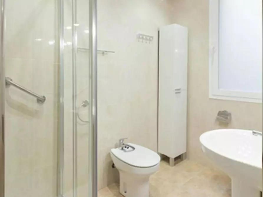 Immagine 10 di Camera in affitto  in Calle Duque de Sesto a Madrid