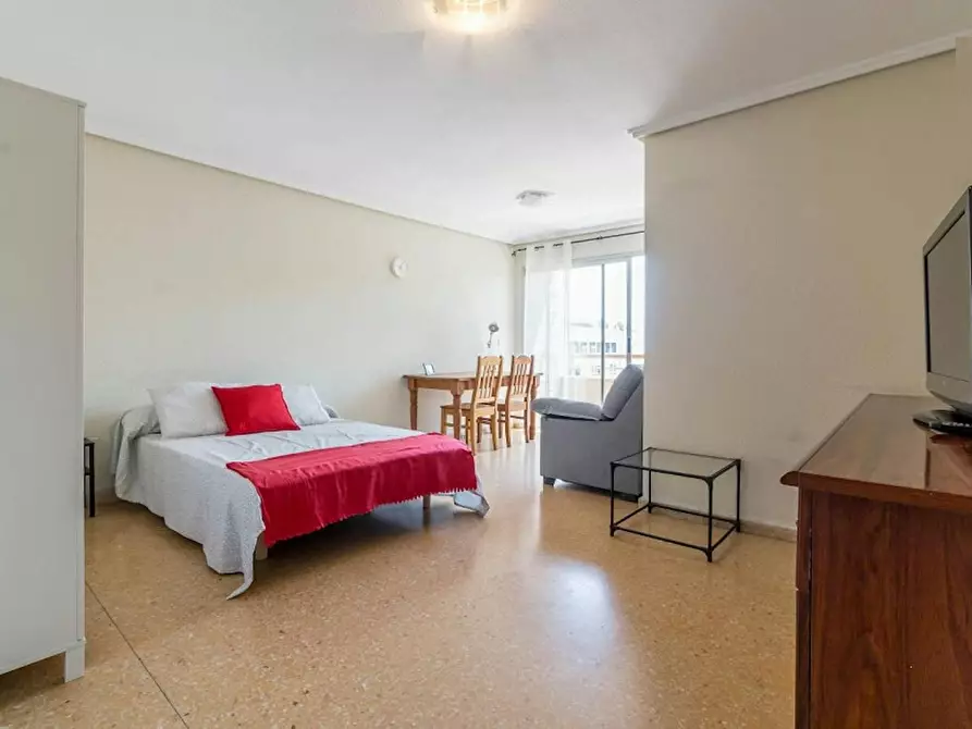 Immagine 1 di Camera in affitto  in Plaça Honduras a Valencia