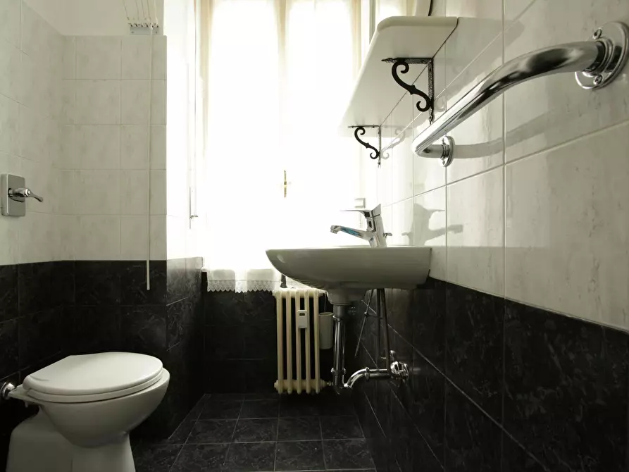 Immagine 4 di Camera condivisa in affitto  in Viale Romagna a Milano