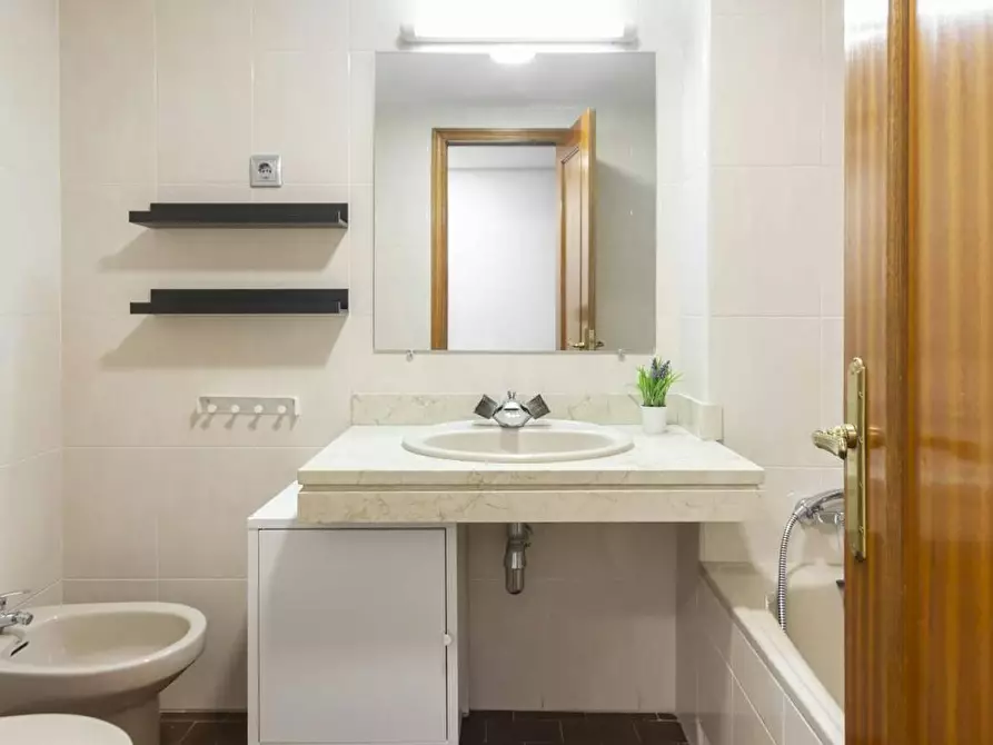 Immagine 10 di Camera in affitto  in Calle José Silva a Madrid