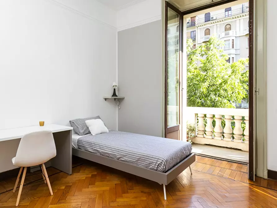 Immagine 6 di Camera condivisa in affitto  in Viale Regina Giovanna a Milano