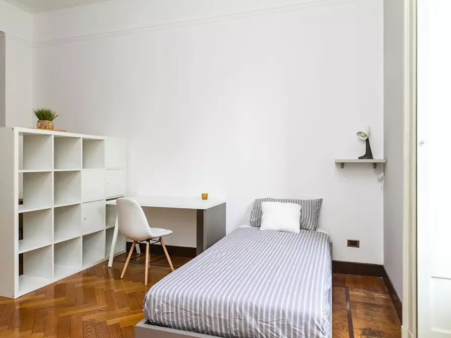 Immagine 5 di Camera condivisa in affitto  in Viale Regina Giovanna a Milano