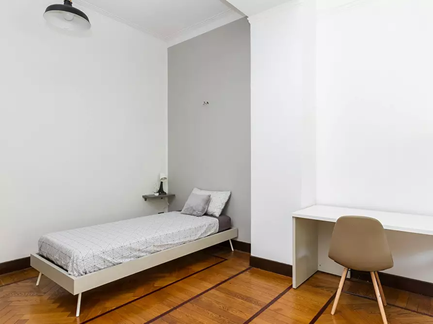 Immagine 3 di Camera condivisa in affitto  in Viale Regina Giovanna a Milano