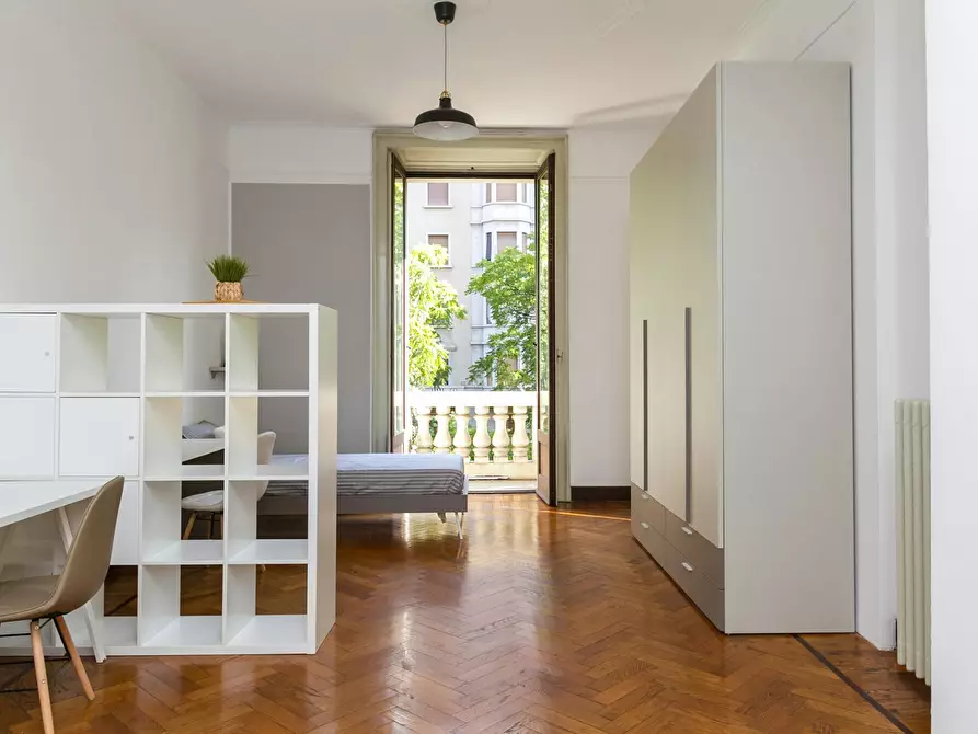 Immagine 2 di Camera condivisa in affitto  in Viale Regina Giovanna a Milano