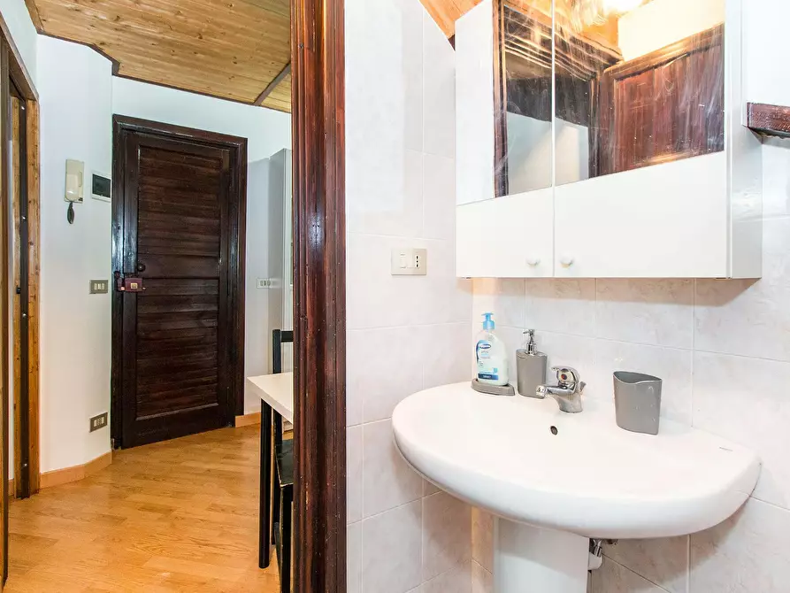 Immagine 7 di Appartamento in affitto  in Via Fossata a Torino