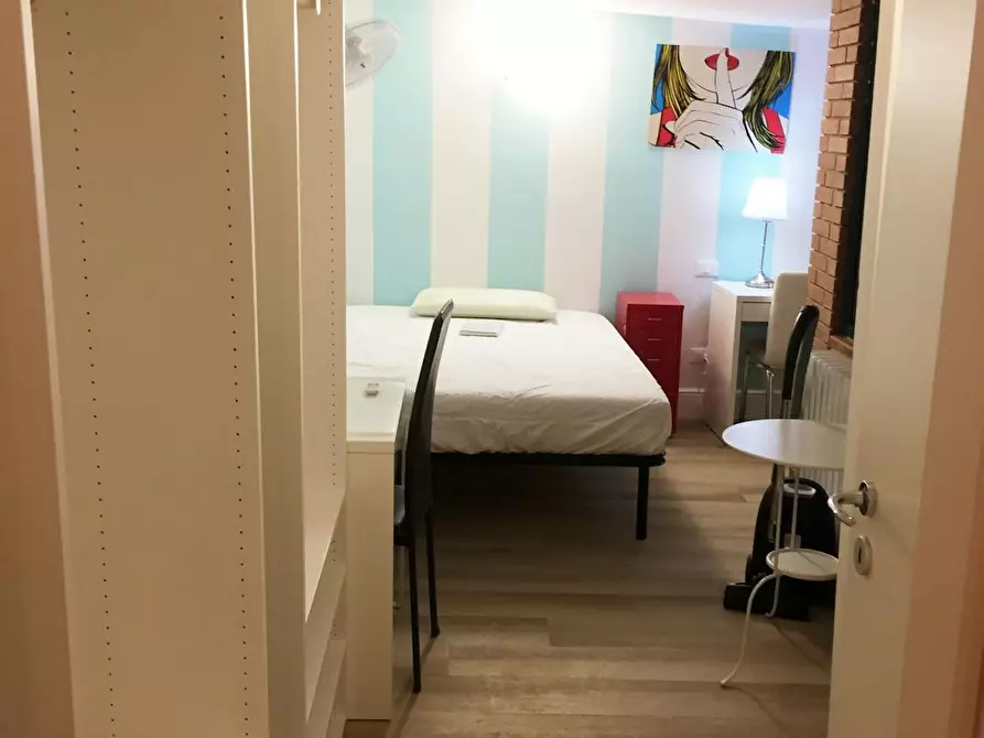 Immagine 3 di Camera condivisa in affitto  in Via dei Serragli a Firenze