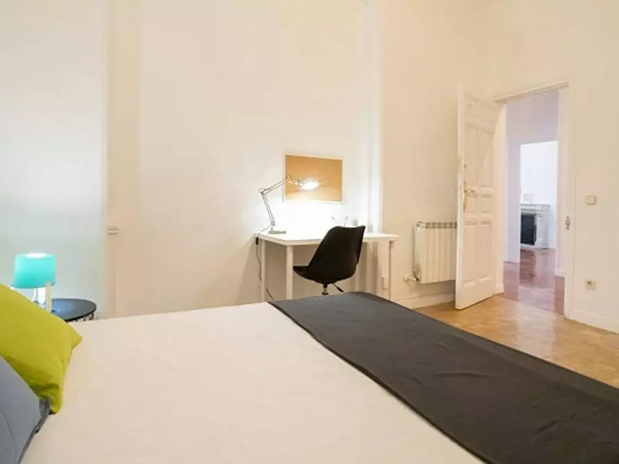 Immagine 4 di Camera in affitto  in Calle de Fuencarral a Madrid