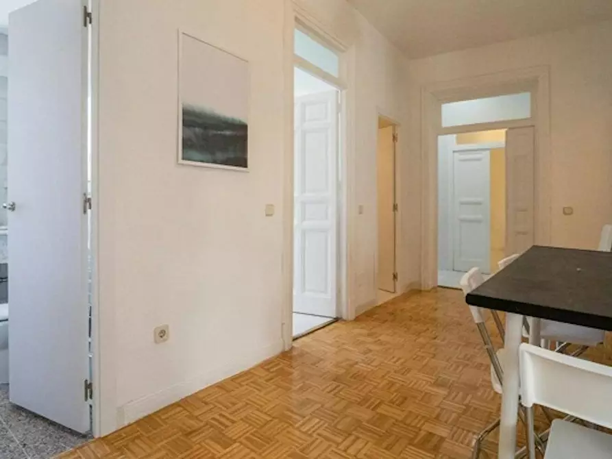 Immagine 5 di Camera in affitto  in Calle de Fuencarral a Madrid