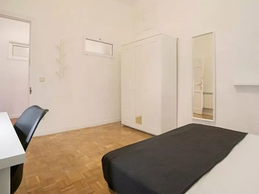 Immagine 3 di Camera in affitto  in Calle de Fuencarral a Madrid